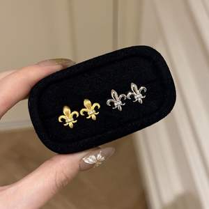 Boucles d'oreilles Iris en argent pur S925, design floral tendance et mignon, style simple et polyvalent, luxe haut de gamme, métal brossé - Product Image 5