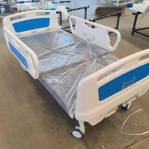 Lit médical manuel double à bascule avec barrière de sécurité en ABS pour personnes âgées et patients paralysés - Product Image 1