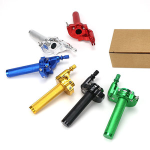 Acelerador de giro para motocicleta de lado derecho, compatible con Sudamérica y Sudeste Asiático, con tapa de depósito de combustible, de aleación de aluminio CNC - Product Image 1