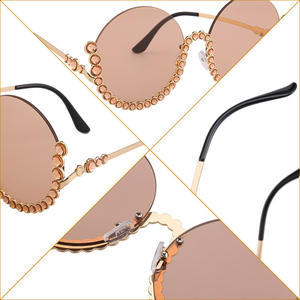 Gafas de Sol Redondas con Pedrería para Mujer, Protección UV400, Marco Negro de Plástico y Metal, Modernas, para Viajes y Actuaciones - Product Image 4