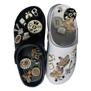 Abalorios <span class=keywords><strong>de</strong></span> diseño para decoraciones <span class=keywords><strong>de</strong></span> zapatos metal ostentoso DIY Venta caliente metal <span class=keywords><strong>de</strong></span> clase alta con amuleto <span class=keywords><strong>de</strong></span> zapato - Product Image 1
