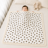 Couverture de poussette en crêpe de coton imprimé double couche, châle pour bébé avec dentelle à pompons, literie imprimée pour enfants
