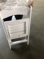 Chaise pliante en résine avec assise à lattes, portable et empilable, résistante aux intempéries, idéale pour l'extérieur, Wimbledon, jardin, mariage, fête, terrasse, événement, hôtel