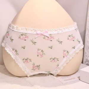 Culottes mignonnes de style japonais, en pur coton, avec entrejambe en maille florale transparente et fine, culottes triangulaires ajourées et adorables. - Product Image 1