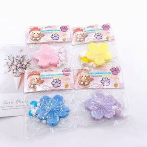 Juguetes Antiestrés de Silicona con Forma de Flor de Cerezo, Personalizados al por Mayor, para Niños, Alivian la Ansiedad - Product Image 1