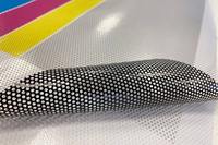 Vinyle micro-perforé auto-adhésif écologique à vision unilatérale pour matériau graphique personnalisé imprimé pour fenêtres de bureau