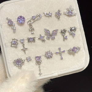 Bijoux de piercing tendance en cuivre et zircon, clous d'oreille filetés avec zircon violet, motifs étoile, papillon, cœur, croix, vente en gros OEM - Product Image 4