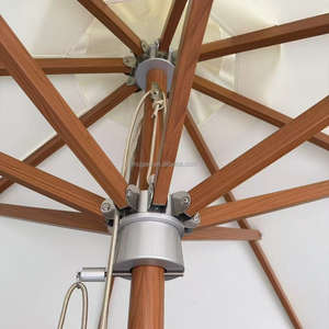 Venta al por mayor <span class=keywords><strong>de</strong></span> lujo moderno personalizado efecto madera <span class=keywords><strong>de</strong></span> teca patio paraguas parasol soporte UPF 50 + para hoteles <span class=keywords><strong>playa</strong></span> restaurante <span class=keywords><strong>piscina</strong></span> - Product Image 4