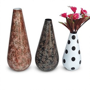 Vase à fleurs de Noël Art Déco unique en aluminium, fait main, pour salon, vente en gros, fabricant - Product Image 1