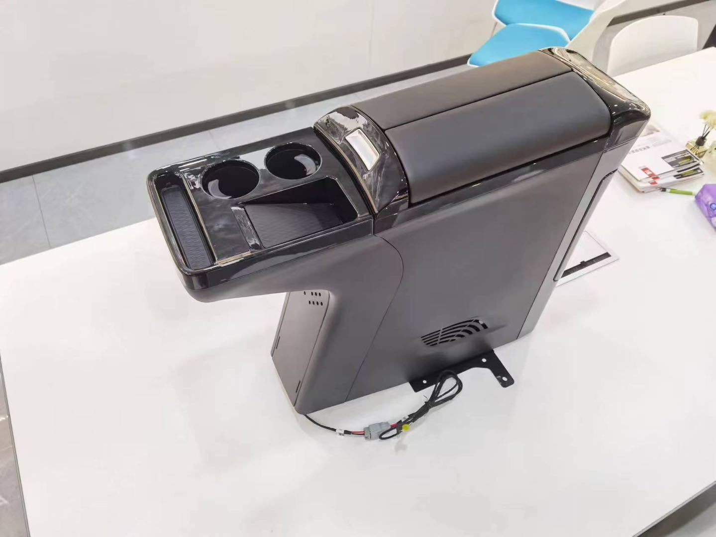 Volkswagen Matway T6 Armrest (Refrigerator)