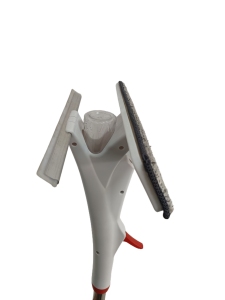 Comodo tergicristallo multifunzione con flacone Spray a manico lungo e raschietto per la pulizia del vetro - Product Image 2