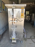 Machine de remplissage et de scellage haute vitesse pour sachets de jus et d'eau de grande capacité, pour le marché chinois et africain