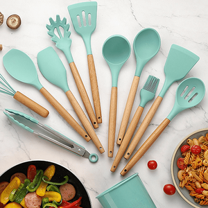 طقم أدوات مطبخ من السيليكون مكون من 12 قطعة مع مقابض خشبية - إكسسوارات وأدوات طبخ - Product Image 1
