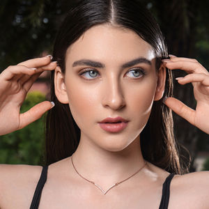 Collier pendentif en argent sterling S925 de luxe avec diamant en forme de V pour femme, idéal pour mariage, fête, cadeau de mariée, célébration romantique, usage quotidien - Product Image 4