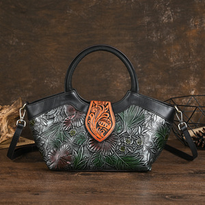 Sac à main Ando en cuir de vachette gaufré floral pour femme, sac vintage à poignée supérieure avec bandoulière amovible - Product Image 4