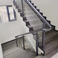 Poteau en acier inoxydable moderne et simple avec panneau en verre et pince de balustrade pour garde-corps intérieur et extérieur de balcon et jardin