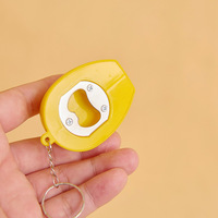 Porte-clés LED en forme de casque de sécurité, en plastique et alliage de zinc, décapsuleur imprimé UV, design unique pour usage pratique, vente en gros