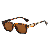 Lunettes de soleil rectangulaires classiques à rivets pour femmes et hommes 2026 – Populaires, vintage, punk, pour la conduite en extérieur, de luxe et chic