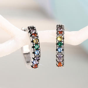 Orecchini a Cerchio in Argento 925 di Lusso con Cristalli e Strass, Design Geometrico Minimalista per Uso Quotidiano Femminile - Product Image 3