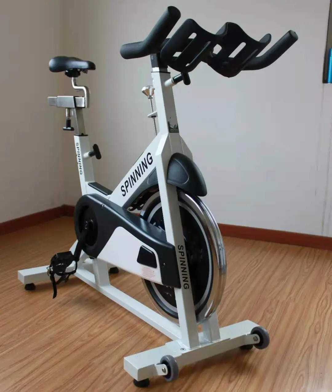 YG-S006 Alta qualidade fitness spin bike venda quente comercial spin bike feita na China ciclo indoor suporte personalização