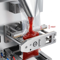 Machine d'emballage verticale automatique 200 ml pour pâtes, remplisseuse de sachets liquides à scellage 3 côtés, ensacheuse de ketchup à piston pneumatique haute précision