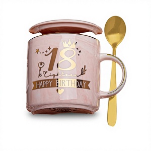 Set Regalo Tazza da Caffè in Ceramica Biching per 18° Compleanno Ragazze - 14OZ Rosa, Lavabile in Lavastoviglie, Adatto al Microonde, Include Coperchio, Buon 18° Compleanno - Product Image 1