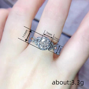 T0944 Anello di Fidanzamento Classico da Donna con Diamante Naturale Taglio Brillante Rotondo e Montatura Halo - Product Image 4