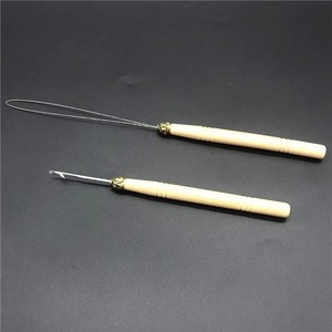 Aguja con mango de madera para extensiones de cabello con punta de lengüeta 2023 - Product Image 1