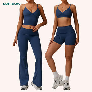 طقم رياضي صديق للبيئة قابل لإعادة التدوير مكون من قطعتين: توب قصير للجري وبنطلون يوجا واسع للنساء - Product Image 1