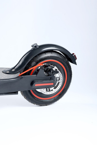 Trottinette électrique pliable certifiée CE 350W, batterie lithium 36V 5.2Ah, frein à disque arrière, contrôle par application, étanche, pour le marché européen - Product Image 3