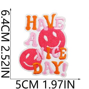 Patch brodé thermocollant rose avec des mots inspirants : Happy, Good Vibes, Peace, Warm, pour la décoration des vêtements et des chapeaux - Product Image 3