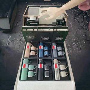 Vaso Térmico Moderno de Acero Inoxidable de Doble Capa con Triple Tapa, Portátil, Personalizado para Oficina y Negocios - Product Image 1