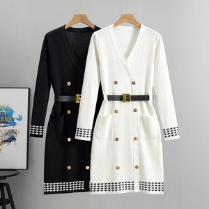 2025 primavera autunno Cross-Border elegante versione coreana classica abito in <span class=keywords><strong>maglia</strong></span> nera tinta unita a maniche lunghe piccolo bottone profumato - Product Image 1