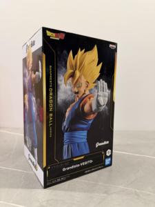 Figurine d'anime <span class=keywords><strong>Super</strong></span> <span class=keywords><strong>Saiyan</strong></span> aux <span class=keywords><strong>cheveux</strong></span> dorés et combinaison bleue, sous licence officielle Banpresto, 7 pouces, échelle 1/12, PVC ABS, emballage d'origine - Bureau - Product Image 6