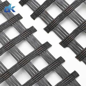 Géogrille en Polyester PET à haute résistance à la traction 200kn 300kn 400kn pour le pavage de <span class=keywords><strong>grille</strong></span> de gravier de mur de soutènement de renfort de route - Product Image 2