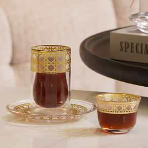Commercio all'ingrosso riutilizzabile in <span class=keywords><strong>vetro</strong></span> arabica tazza di <span class=keywords><strong>caffè</strong></span> e <span class=keywords><strong>piattino</strong></span> da tè e <span class=keywords><strong>piattino</strong></span> set dipinti a mano in oro - Product Image 1