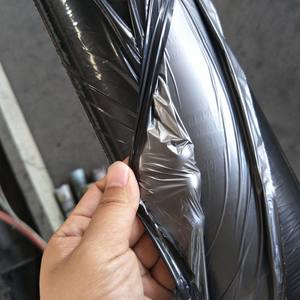 Paillis de tomate rouge perforé de désinsectisation, couverture de sol agricole de film de paillis en plastique noir, prix de rouleau de film de paillage bon marché - Product Image 3