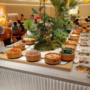Bán Buôn Tùy Chỉnh Tốc Độ Có Thể Điều Chỉnh Sushi Train Và Băng Tải Sushi Bảng Với Sushi Băng Tải Vành Đai Cho Nhà Hàng - Product Image 2