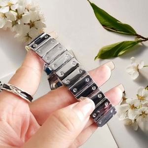 Reloj de pulsera para hombre con caja de aleación de lujo de 40 mm, movimiento de cuarzo, correa de silicona y esfera de cristal - Product Image 6