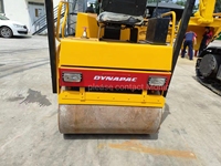 Petit compacteur à rouleau de compactage d'occasion essence diesel vibrant à double tambour 9hp Mini rouleau compresseur compact 2 tonnes