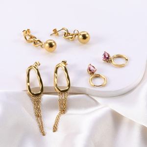 Pendientes de Aro Huggie de Moda Popular con Baño de Oro de 18k y Circonitas, Joyería de Acero Inoxidable, Pendientes Colgantes con Cadena de Borlas para Mujer - Product Image 5