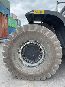 Pneus portuaires E4 /L4, 14.00-24, 18.00-25, 16.00-25, 21.00-33, 21.00-25 pour manutentionneur de conteneurs, chariot élévateur portuaire - Product Image 1