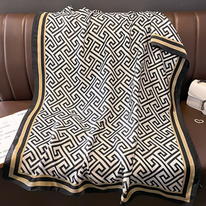 Hot Bán Châu Âu Sang Trọng Cổ Điển Thiết Kế Hoa Mô Hình Hình Học In Khăn Choàng Cho Phụ Nữ Phụ Nữ <span class=keywords><strong>Leopard</strong></span> Polyester Khăn Lụa - Product Image 4