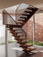 Escalier flottant moderne en bois et métal avec marches en bois apparentes pour appartement duplex, escaliers flottants préfabriqués en bois d'acacia