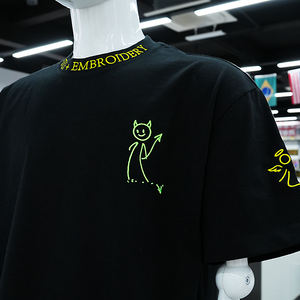 T-shirt en coton pour homme avec logo personnalisé, broderie 3D de haute qualité, chenille, épaules tombantes, coupe ample, 100% coton, anti-UV - Product Image 3