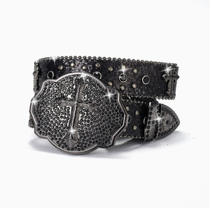 <span class=keywords><strong>Ceinture</strong></span> <span class=keywords><strong>noire</strong></span> en alliage de zinc style vintage avec grande <span class=keywords><strong>boucle</strong></span> à tête, sangle cloutée, rivets à motif croisé et œillets – Esthétique audacieuse et affirmée - Product Image 2