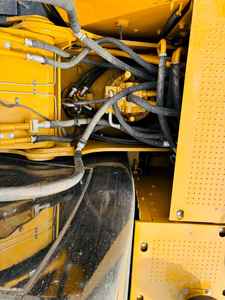 Excavatrice sur chenilles Caterpillar CAT320D d'occasion, modèle 2023, 20 tonnes, pompe hydraulique, 1000 heures, excellent état, travaux de terrassement - Product Image 6