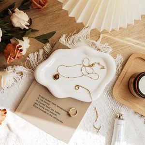 Présentoir à bijoux en plâtre blanc, support pour boucles d'oreilles, organisateur de colliers et bagues, accessoire photo - Product Image 1