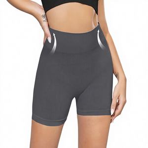 Shorts de sport élastiques taille haute pour femmes avec effet push-up, couleur unie, en stock pour l'entraînement et la gym - Product Image 1