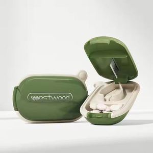 Coupe-comprimés portable en plastique de haute qualité, résistant à l'humidité, avec logo personnalisé - Product Image 1